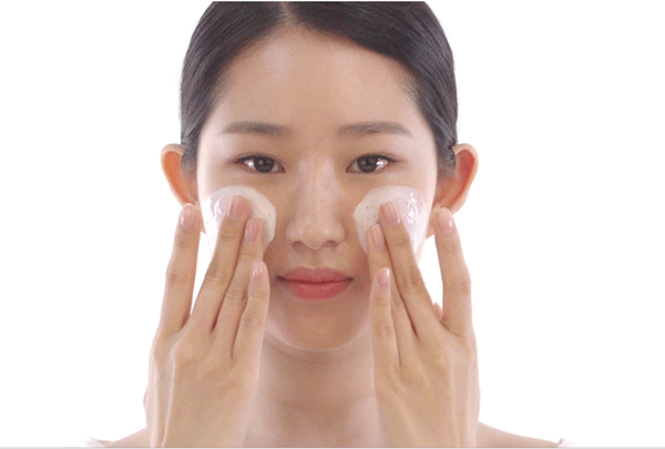 Sữa rửa mặt sạch sâu innisfree tro núi lửa 150 ml